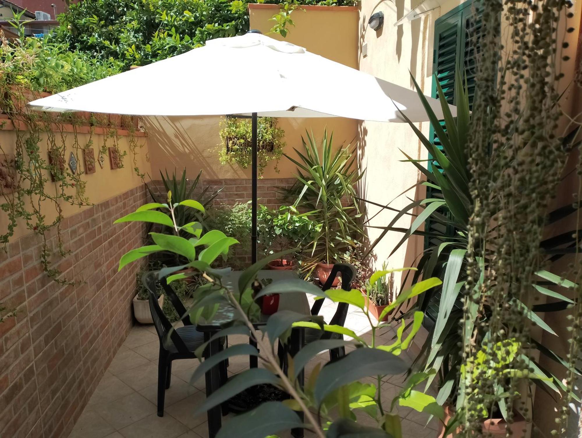 Il Piccolo Eden - Private Garden Apartment Livorno Exterior foto